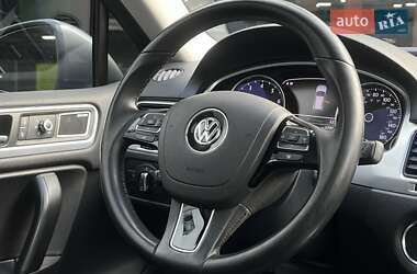Внедорожник / Кроссовер Volkswagen Touareg 2012 в 