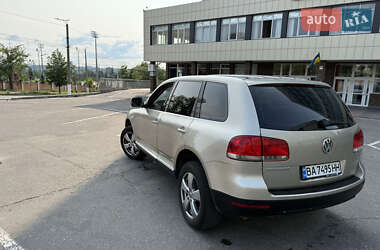 Позашляховик / Кросовер Volkswagen Touareg 2004 в 