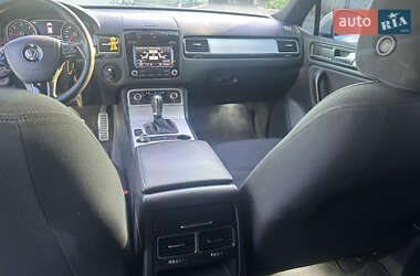 Внедорожник / Кроссовер Volkswagen Touareg 2012 в 