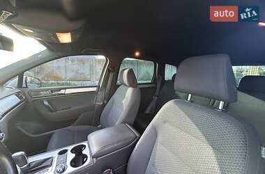 Внедорожник / Кроссовер Volkswagen Touareg 2012 в 