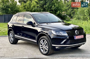 Внедорожник / Кроссовер Volkswagen Touareg 2017 в 