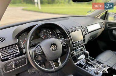 Внедорожник / Кроссовер Volkswagen Touareg 2017 в 