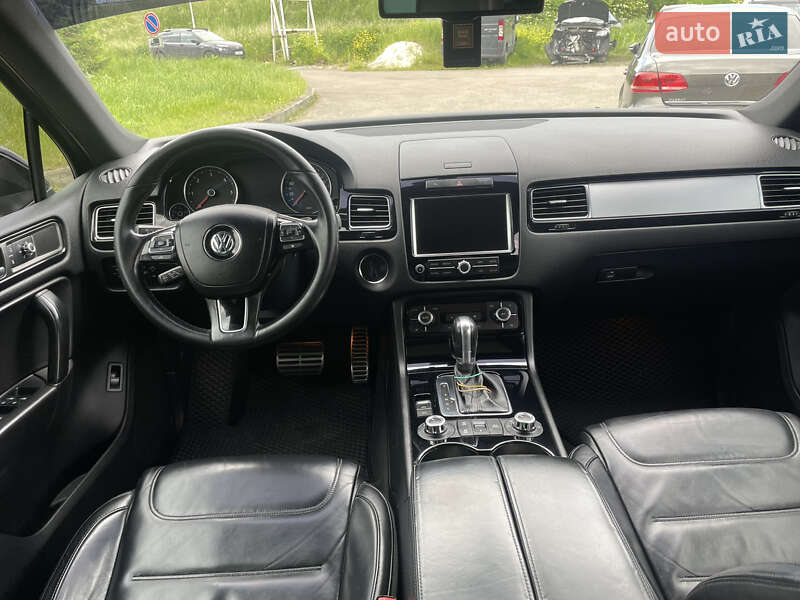 Внедорожник / Кроссовер Volkswagen Touareg 2012 в Львове