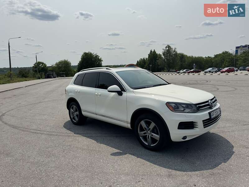 Позашляховик / Кросовер Volkswagen Touareg 2012 в Запоріжжі