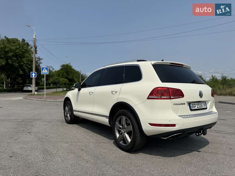 Позашляховик / Кросовер Volkswagen Touareg 2012 в Запоріжжі