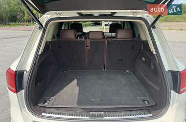Позашляховик / Кросовер Volkswagen Touareg 2012 в 