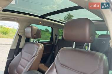 Позашляховик / Кросовер Volkswagen Touareg 2012 в 