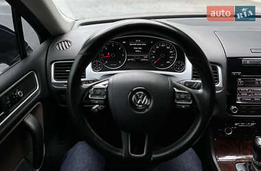 Позашляховик / Кросовер Volkswagen Touareg 2012 в 