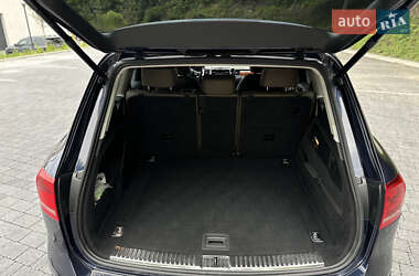 Позашляховик / Кросовер Volkswagen Touareg 2012 в 