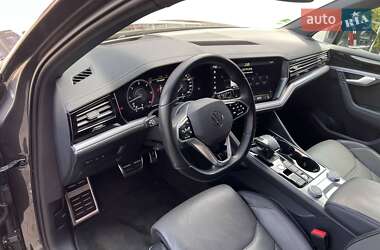 Внедорожник / Кроссовер Volkswagen Touareg 2021 в 