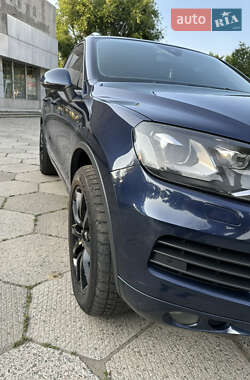 Позашляховик / Кросовер Volkswagen Touareg 2014 в 
