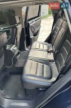 Позашляховик / Кросовер Volkswagen Touareg 2014 в 