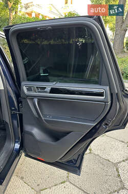 Позашляховик / Кросовер Volkswagen Touareg 2014 в 