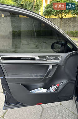 Позашляховик / Кросовер Volkswagen Touareg 2014 в 