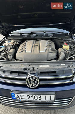 Позашляховик / Кросовер Volkswagen Touareg 2014 в 