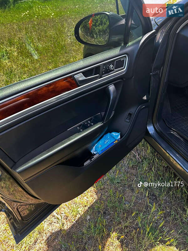 Внедорожник / Кроссовер Volkswagen Touareg 2010 в Апостолово