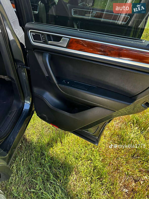 Внедорожник / Кроссовер Volkswagen Touareg 2010 в Апостолово