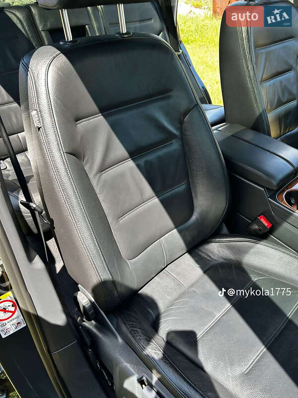 Внедорожник / Кроссовер Volkswagen Touareg 2010 в Апостолово