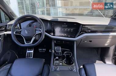 Внедорожник / Кроссовер Volkswagen Touareg 2023 в 