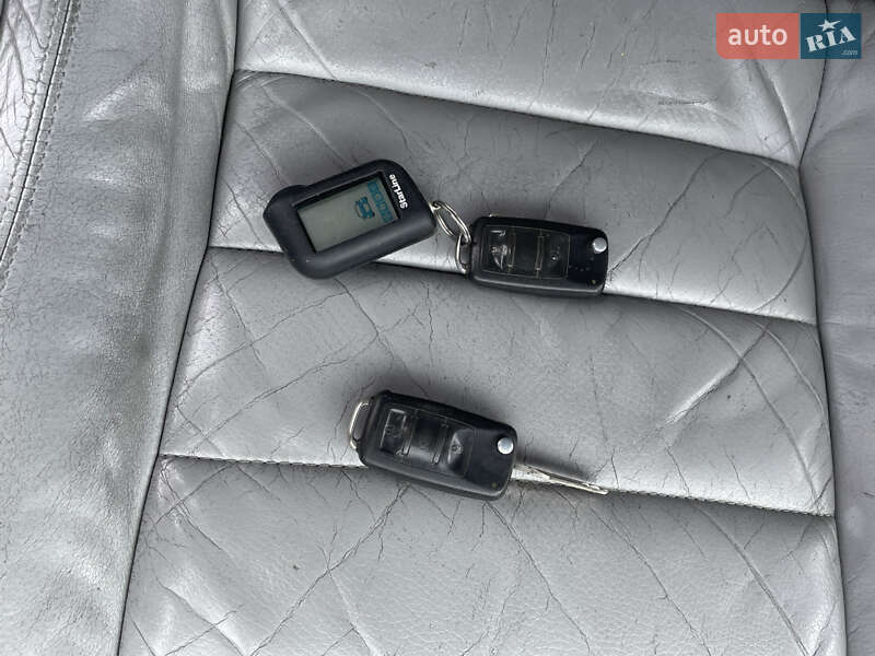 Позашляховик / Кросовер Volkswagen Touareg 2006 в Києві