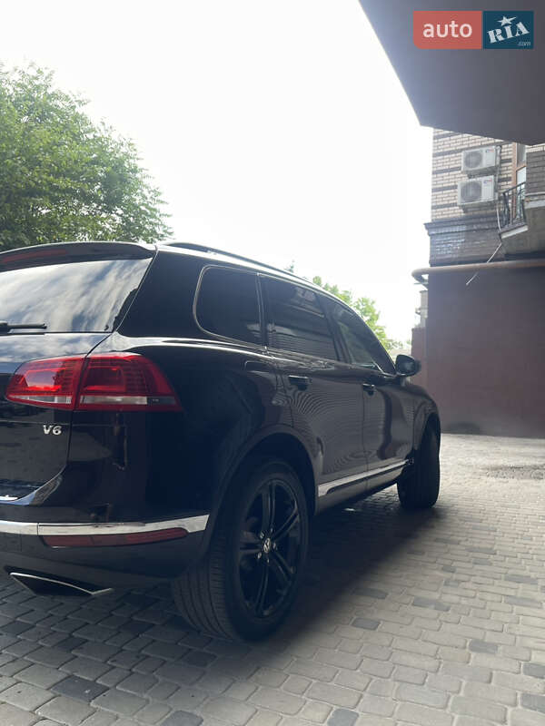 Позашляховик / Кросовер Volkswagen Touareg 2015 в Дніпрі