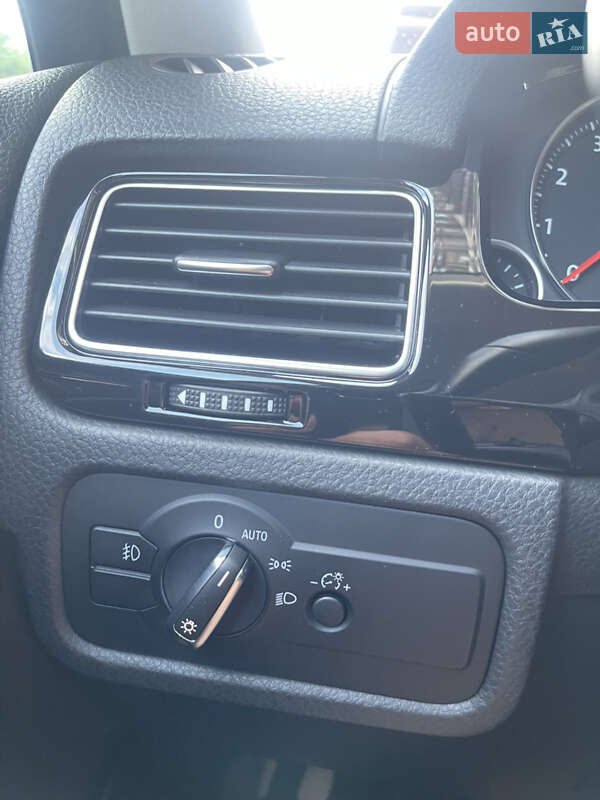 Позашляховик / Кросовер Volkswagen Touareg 2015 в Дніпрі