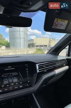Внедорожник / Кроссовер Volkswagen Touareg 2022 в 