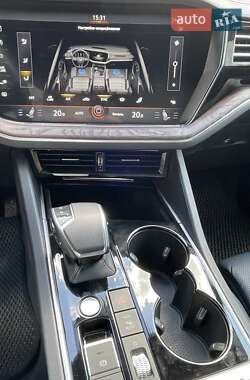 Внедорожник / Кроссовер Volkswagen Touareg 2022 в 
