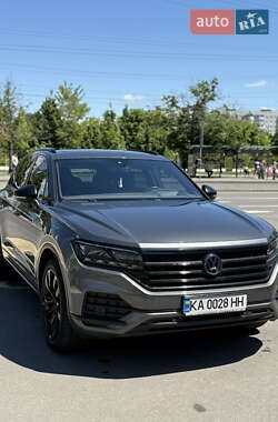 Внедорожник / Кроссовер Volkswagen Touareg 2018 в 