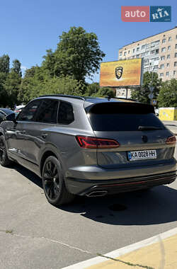 Внедорожник / Кроссовер Volkswagen Touareg 2018 в 