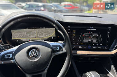 Внедорожник / Кроссовер Volkswagen Touareg 2018 в 