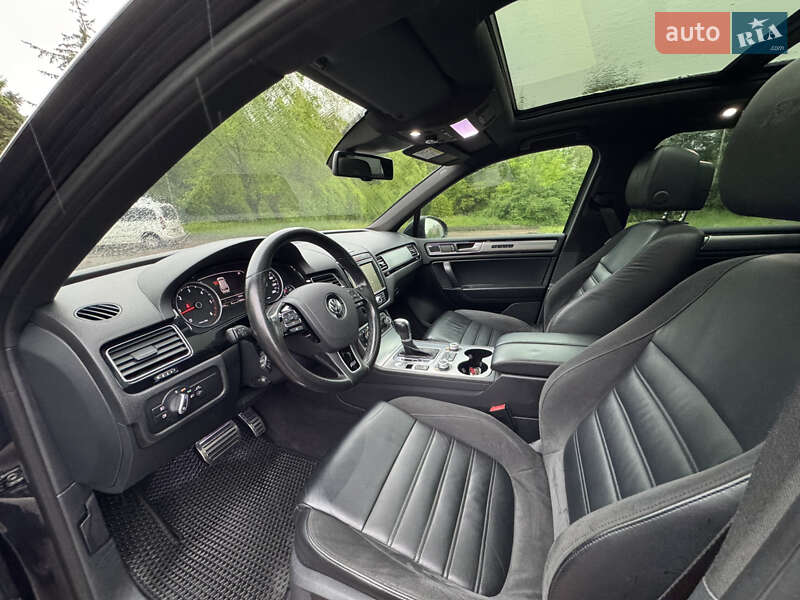 Позашляховик / Кросовер Volkswagen Touareg 2015 в Житомирі