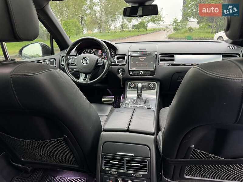 Позашляховик / Кросовер Volkswagen Touareg 2015 в Житомирі
