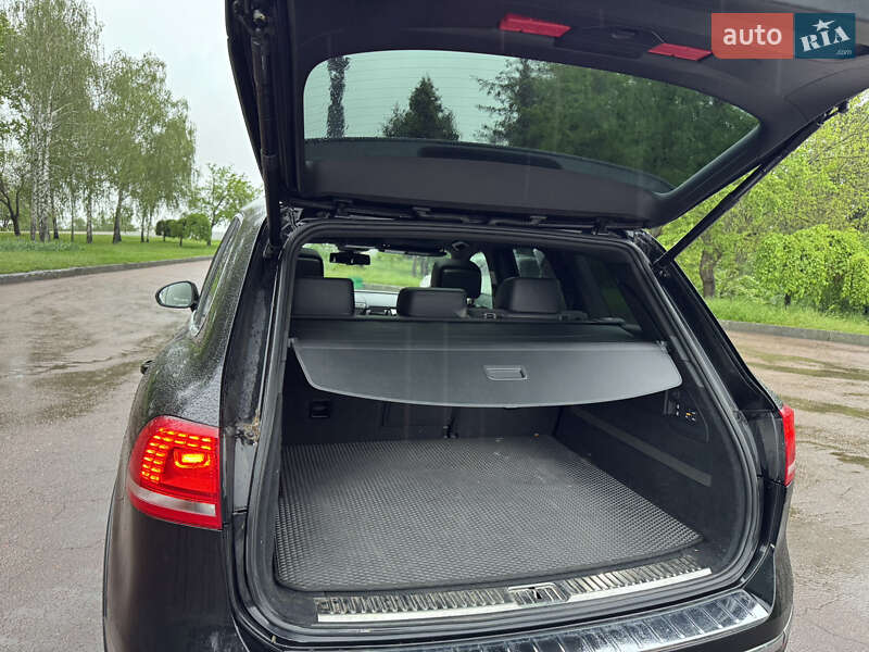 Позашляховик / Кросовер Volkswagen Touareg 2015 в Житомирі