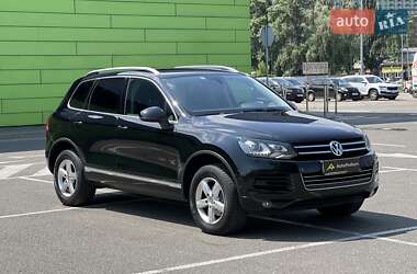 Внедорожник / Кроссовер Volkswagen Touareg 2014 в Киеве