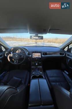 Внедорожник / Кроссовер Volkswagen Touareg 2011 в 