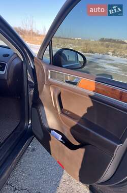 Внедорожник / Кроссовер Volkswagen Touareg 2011 в 