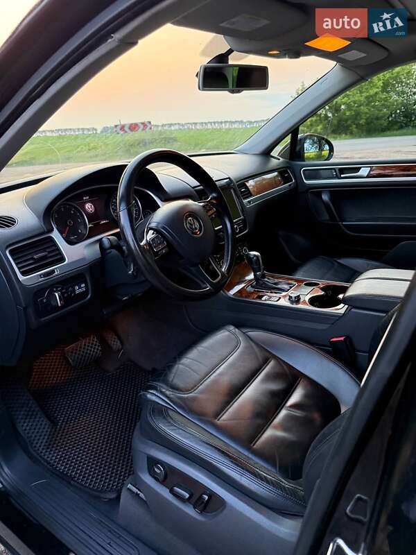 Внедорожник / Кроссовер Volkswagen Touareg 2011 в Василькове