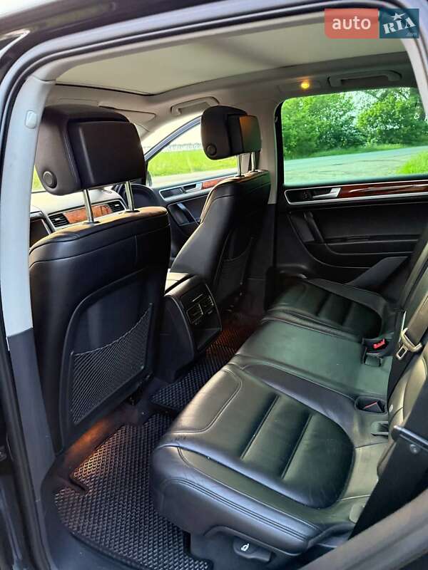 Внедорожник / Кроссовер Volkswagen Touareg 2011 в Василькове