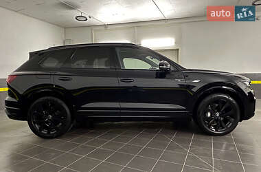 Позашляховик / Кросовер Volkswagen Touareg 2022 в 