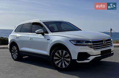 Позашляховик / Кросовер Volkswagen Touareg 2021 в Києві