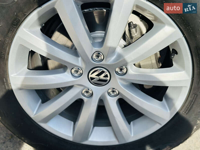 Внедорожник / Кроссовер Volkswagen Touareg 2011 в Тульчине