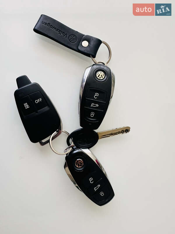 Внедорожник / Кроссовер Volkswagen Touareg 2011 в Тульчине