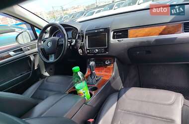 Внедорожник / Кроссовер Volkswagen Touareg 2013 в 