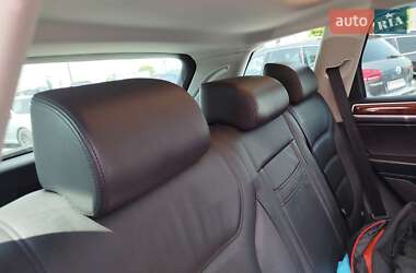 Внедорожник / Кроссовер Volkswagen Touareg 2013 в 