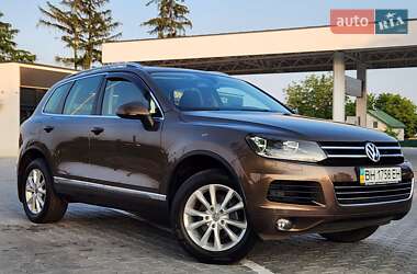 Внедорожник / Кроссовер Volkswagen Touareg 2012 в 