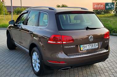 Внедорожник / Кроссовер Volkswagen Touareg 2012 в 