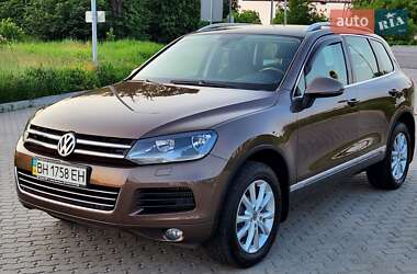 Внедорожник / Кроссовер Volkswagen Touareg 2012 в 