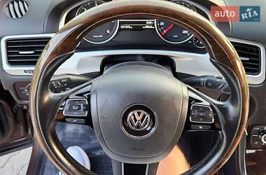 Внедорожник / Кроссовер Volkswagen Touareg 2012 в 