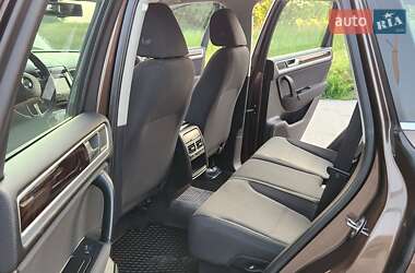 Внедорожник / Кроссовер Volkswagen Touareg 2012 в 